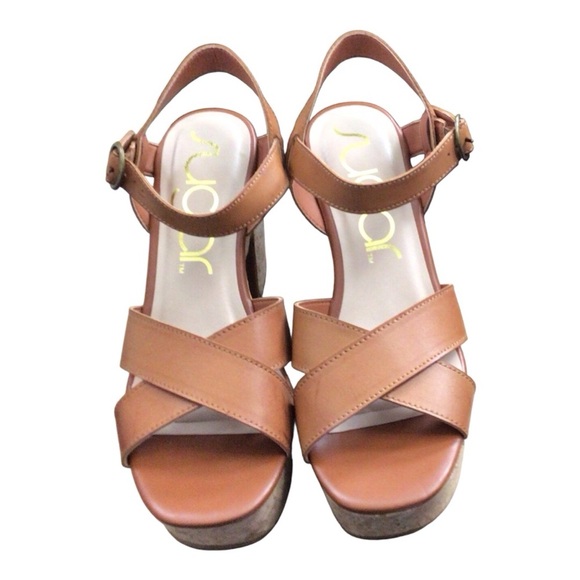 Sugar Shoes - Sugar Tan Sandals with Crisscross Straps and Platform Sole size 9 NWT